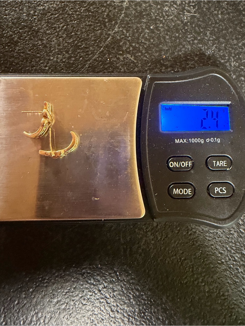 2.4g 10k earrings - Picture 2 of 5